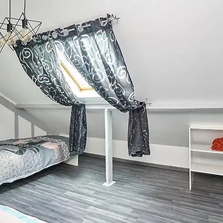 La Jolie Maison King Size Bed Proche De Rouen
