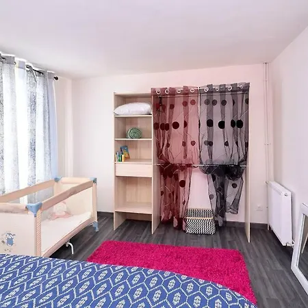 La Jolie Maison King Size Bed Proche De Rouen Holiday home Maromme
