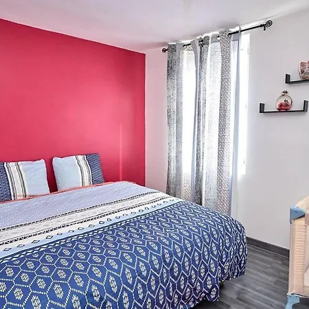 Holiday home La Jolie Maison King Size Bed Proche De Rouen