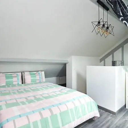 Holiday home La Jolie Maison King Size Bed Proche De Rouen Maromme