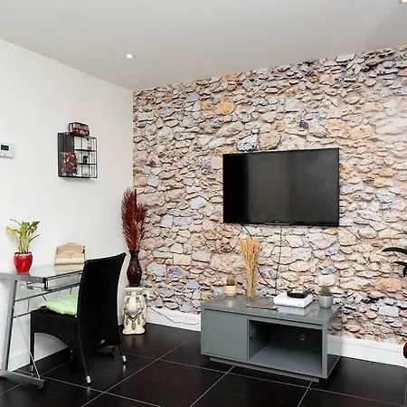 La Jolie Maison King Size Bed Proche De Rouen Maromme